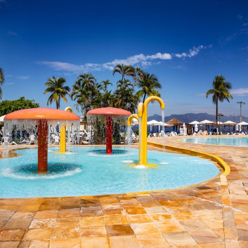 A nossa linda piscina Social em um belo dia de sol.